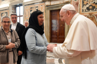 9-A las capitulares de las Hermanas de la Caridad de Santa Juana Antida Thouret