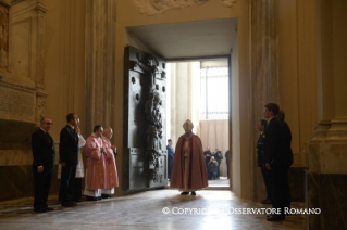 4-Apertura de la Puerta Santa de la Basílica de San Juan de Letrán