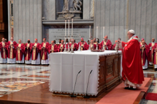 2-Santa Missa de sufrágio pelos Cardeais e Bispos falecidos durante o último ano 