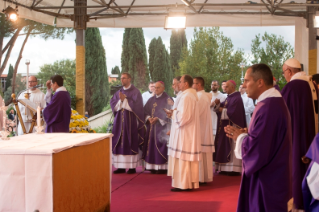 20-Santa Missa na comemoração de todos os fiéis defuntos
