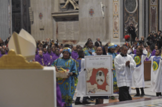 4-Celebración eucarística con el rito zaireño presidida por el Santo Padre Francisco con ocasión del 25 aniversario de la Capellanía católica congoleña de Roma