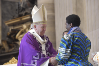 10-Celebrazione eucaristica in rito zairese presieduta dal Santo Padre Francesco in occasione del 25.mo anniversario della nascita della Cappellania cattolica congolese di Roma