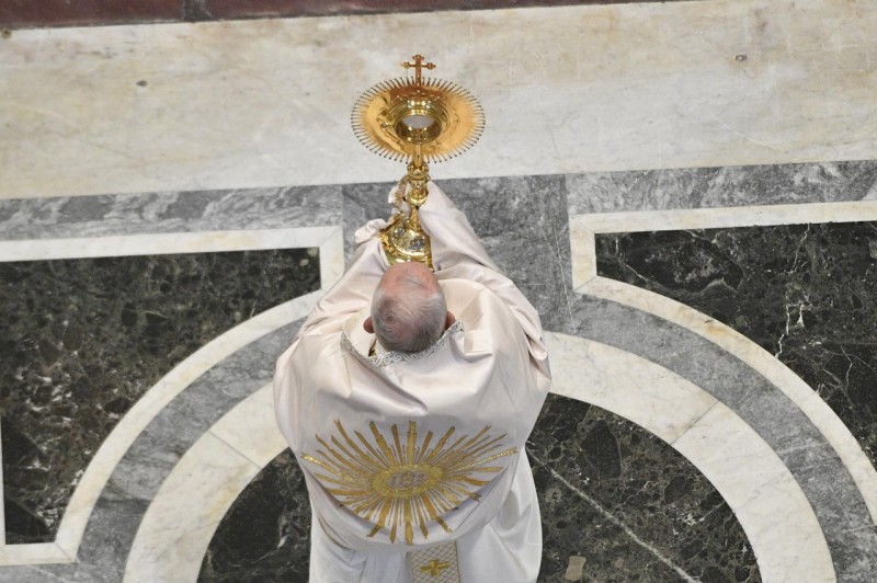 41-Santa Missa na Solenidade do Sant&iacute;ssimo Corpo e Sangue de Cristo