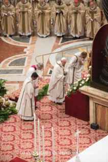 17-Holy Thursday - Holy Chrism Mass