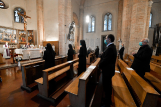 15-Santa Misa por los difuntos y oración en el cementerio