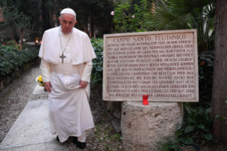 18-Santa Misa por los difuntos y oración en el cementerio