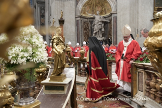 24-Holy Mass and blessing of the Pallium for the new Metropolitan Archbishops on the Solemnity of Saints Peter and Paul