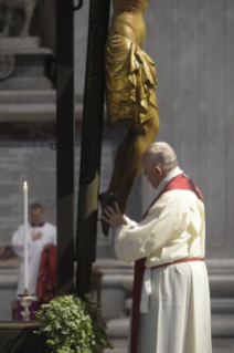 24-Viernes Santo - Celebración de la Pasión del Señor