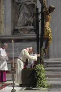 25-Vendredi saint – Célébration de la Passion du Seigneur