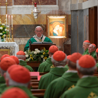 4-Concélébration eucharistique avec les Cardinaux présents à Rome, à l'occasion du XXVe anniversaire d'ordination épiscopale du Saint-Père