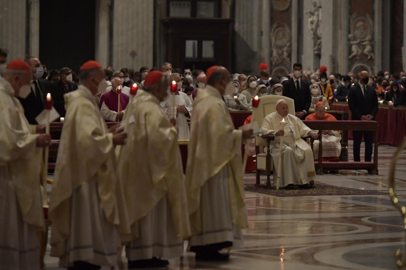 El Papa observa la Vigilia