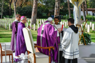 32-Celebración de la Santa Misa para la Conmemoración de los fieles difuntos 