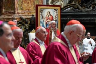 13-Seelenmesse für den verstorbenen Papst Benedikt XVI. und die Kardinäle und Bischöfe, die im Laufe des Jahres gestorben sind