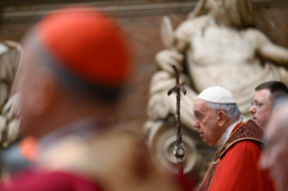 12-Seelenmesse für den verstorbenen Papst Benedikt XVI. und die Kardinäle und Bischöfe, die im Laufe des Jahres gestorben sind