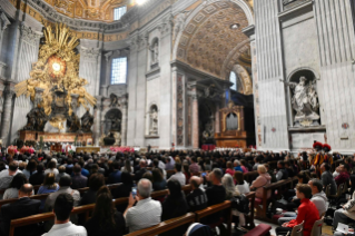 15-Seelenmesse für den verstorbenen Papst Benedikt XVI. und die Kardinäle und Bischöfe, die im Laufe des Jahres gestorben sind