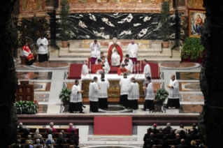 16-Seelenmesse für den verstorbenen Papst Benedikt XVI. und die Kardinäle und Bischöfe, die im Laufe des Jahres gestorben sind