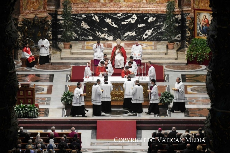 Messe pour Benoît XVI et les cardinaux défunts Cq5dam.web.800.800