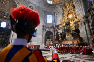 17-Seelenmesse für den verstorbenen Papst Benedikt XVI. und die Kardinäle und Bischöfe, die im Laufe des Jahres gestorben sind