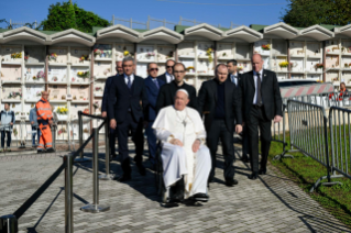 9-Commemoration of all the faithful departed - Holy Mass