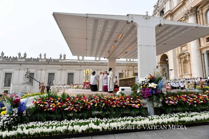 Altar en la plaza de San Pedro