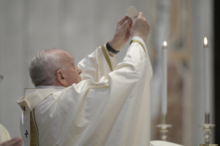 8-Concelebración eucarística con los participantes en la Asemblea plenaria del Consejo de Conferencias Episcopales de Europa