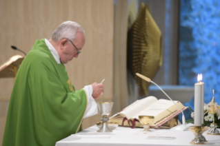 7-Meditazione quotidiana nella Cappella della Domus Sanctae Marthae: <i>Con mitezza e tenerezza</i>
