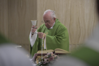 3-Meditazione quotidiana nella Cappella della Domus Sanctae Marthae: <i>La compassione atto di giustizia</i>
