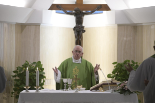 5-Meditazione quotidiana nella Cappella della Domus Sanctae Marthae: <i>La compassione atto di giustizia</i>