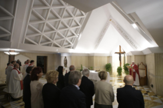 3-Misa matutina en la capilla de la Domus Sanctae Marthae: <i>La cercanía del obispo</i>