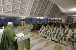 3-Misa matutina en la capilla de la Domus Sanctae Marthae: <i>La tibieza espiritual transforma nuestra vida en un cementerio</i>