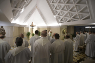 2-Misa matutina en la capilla de la Domus Sanctae Marthae: <i>Cuidar a los ancianos y a los jóvenes es la cultura de la esperanza</i>