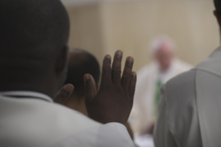 5-Misa matutina en la capilla de la Domus Sanctae Marthae: <i>Cuidar a los ancianos y a los jóvenes es la cultura de la esperanza</i>
