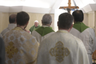1-Meditazione quotidiana nella Cappella della Domus Sanctae Marthae: <i>Quello di Cristo non è amore da telenovela</i>