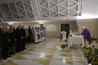 0-Meditazione quotidiana nella Cappella della Domus Sanctae Marthae: <i>Non mettiamo Dio all'angolo</i>