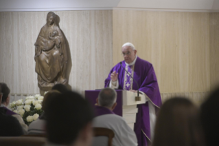 3-Meditazione quotidiana nella Cappella della Domus Sanctae Marthae: <i>Non mettiamo Dio all'angolo</i>