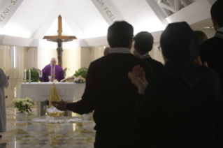 5-Meditazione quotidiana nella Cappella della Domus Sanctae Marthae: <i>Non mettiamo Dio all'angolo</i>