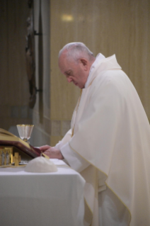 3-Meditazione quotidiana nella Cappella della Domus Sanctae Marthae: <i>Chi dice di amare Dio e non ama il fratello è un bugiardo</i>