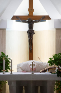 2-Meditazione quotidiana nella Cappella della Domus Sanctae Marthae: <i>L’essenziale è il rapporto con Dio</i>