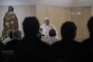 5-Meditazione quotidiana nella Cappella della Domus Sanctae Marthae: <i>L’essenziale è il rapporto con Dio</i>