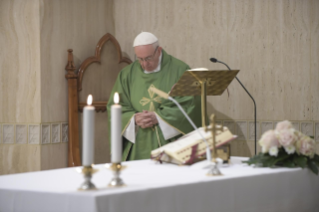 1-Meditazione quotidiana nella Cappella della Domus Sanctae Marthae: <i>Quando il diavolo fa l'educato</i>