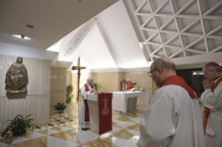 2-Misa matutina en la capilla de la Domus Sanctae Marthae: <i>En el camino de la pobreza</i>