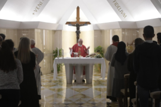 7-Misa matutina en la capilla de la Domus Sanctae Marthae: <i>En el camino de la pobreza</i>