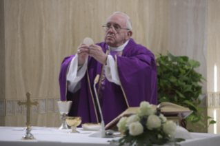 11-Meditazione quotidiana nella Cappella della Domus Sanctae Marthae: <i>Custodire la memoria</i>
