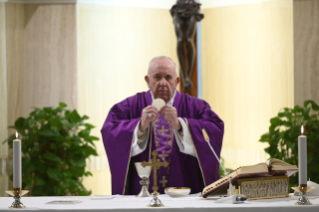 9-Messe quotidienne dans la chapelle de la résidence Sainte-Marthe : « Vivre chez soi mais sans se sentir chez soi »