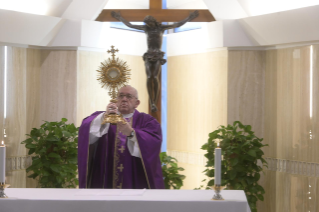 1-Frühmesse in der Kapelle der Casa Santa Marta: Anbetung und Eucharistischer Segen