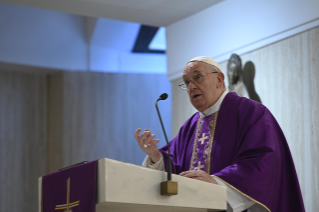 0-Misa celebrada por el papa Francisco de forma privada en la capilla de la Casa Santa Marta: <i>Nuestro Dios está cerca y nos pide que estemos cerca unos de otros</i>