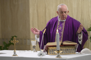 3-Misa celebrada por el papa Francisco de forma privada en la capilla de la Casa Santa Marta: <i>Nuestro Dios está cerca y nos pide que estemos cerca unos de otros</i>