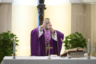 6-Holy Mass presided over by Pope Francis at the <i>Casa Santa Marta</i> in the Vatican: "Our God is close and asks us to be close to each other"