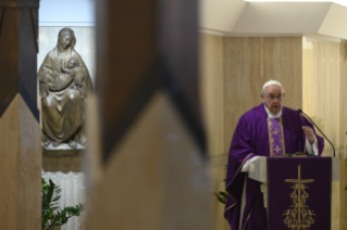 0-Misa celebrada por el papa Francisco de forma privada en la capilla de la Casa Santa Marta: <i>Volver a Dios es volver al abrazo del Padre</i>