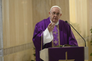 1-Santa Missa celebrada na capela da Casa Santa Marta: "Voltar a Deus é retornar ao abraço do Pai"